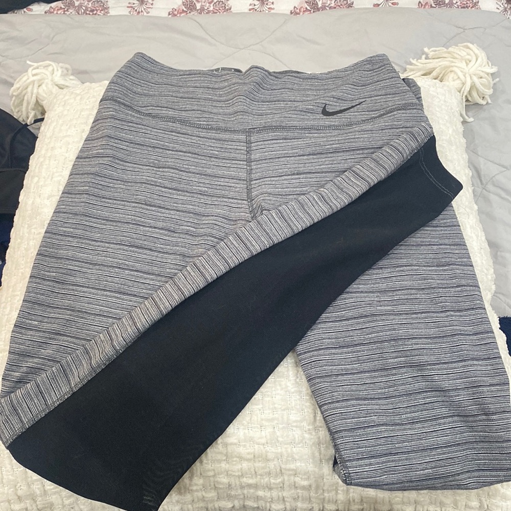 Leggings with mesh on the bottom NIKE